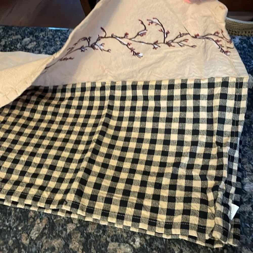 Embroidered Cream and Black Valance